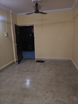 Room in 1 BHK Apartment at Alica Nagar CHS, Kandivali East – for Rent