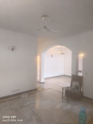 Bathroom in 3 BHK Apartment at Sanskriti Apartments Gurgaon, Sector 43 – for Sale