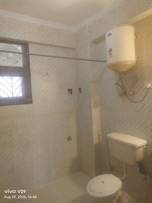 Bathroom in 3 BHK Apartment at Sanskriti Apartments Gurgaon, Sector 43 – for Sale