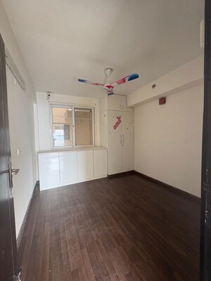 Room in 4 BHK Apartment at BPTP Mansions, Sector 66 – for Rent