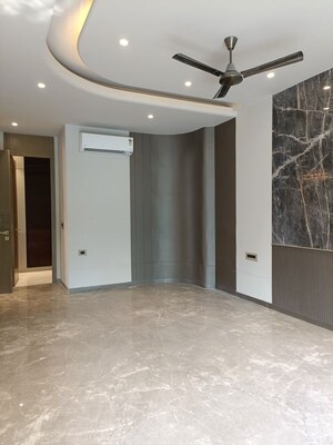 Building Lobby in 4 BHK Builder Floor at Suncity – for Sale