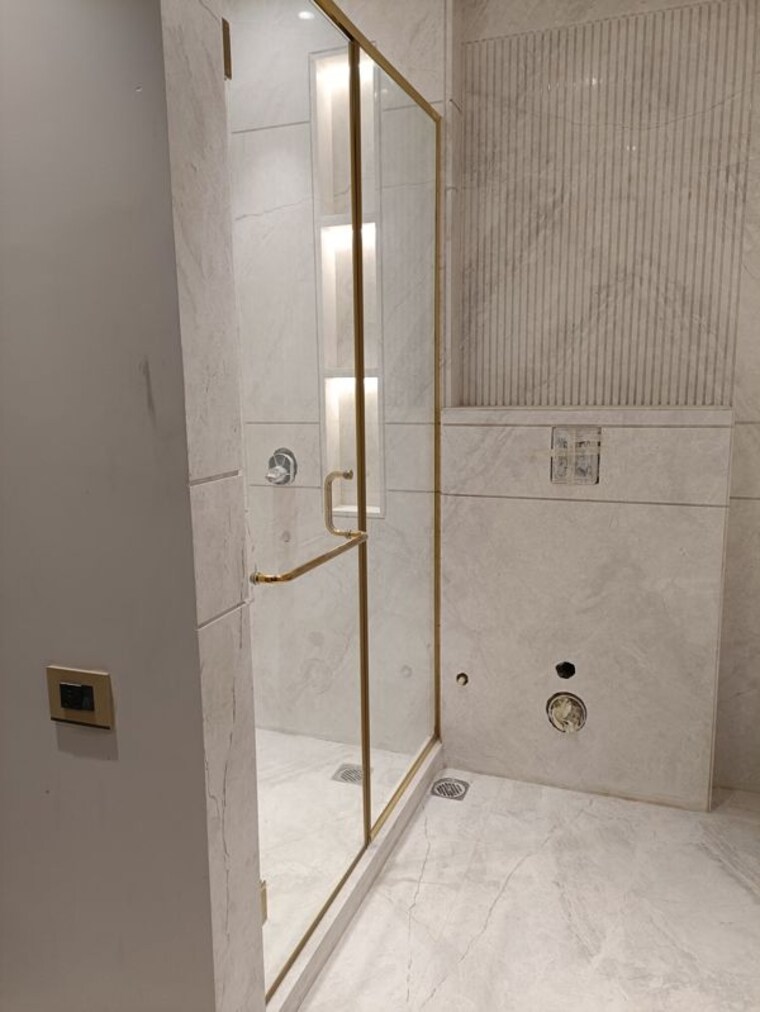 Bathroom, suncity 4 Bedroom 2700 Sq.Ft. Builder Floor In Suncity Gurgaon 10682381