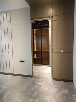 Room in 4 BHK Builder Floor at Suncity – for Sale