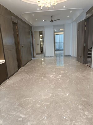 Room in 4 BHK Builder Floor at Suncity – for Sale