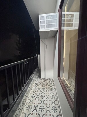 Balcony in 1 BHK Builder Floor at Sector 53 – for Rent