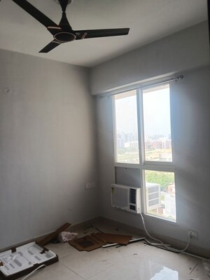 Room in 2 BHK Apartment at Signature Global Prime, Sector 63a – for Rent