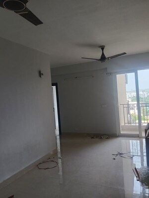 Room in 2 BHK Apartment at Signature Global Prime, Sector 63a – for Rent