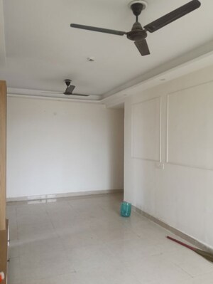 Room in 2 BHK Apartment at Signature Global Prime, Sector 63a – for Rent