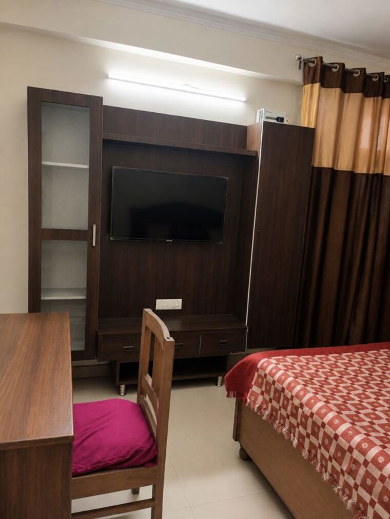 Bedroom, vip road 3 Bedroom 1960 Sq.Ft. Apartment In Vip Road Zirakpur 10682427