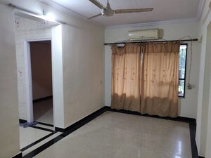 Room in 2 BHK Apartment at Greenlawns Apartments, Goregaon East – for Rent
