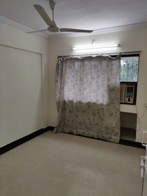 Room in 2 BHK Apartment at Greenlawns Apartments, Goregaon East – for Rent