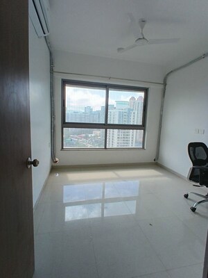 Room in 2 BHK Apartment at Kalpataru Immensa, Kolshet Road – for Rent