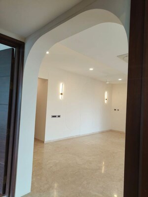 Room in 3 BHK Apartment at Vaishnavi Premiere, St Johns Road – for Rent