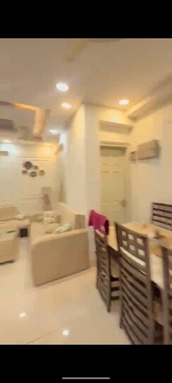2.5 BHK Builder Floor For Rent in Express Zenith