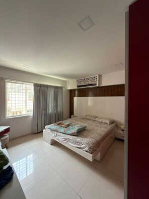 Bedroom in 2 BHK Apartment at Garden Apartments, Vittal Mallya Road – for Rent