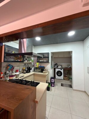 Parking in 2 BHK Apartment at Garden Apartments, Vittal Mallya Road – for Rent