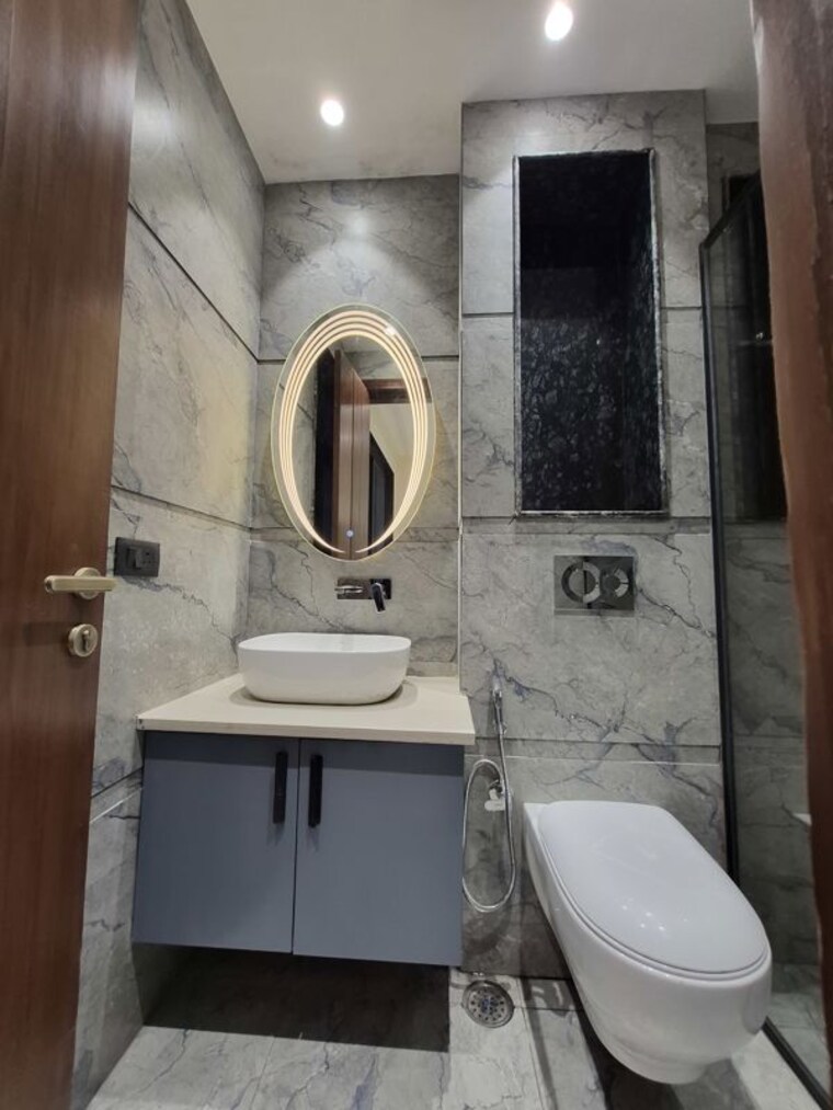 Bathroom, sushant lok i 3 Bedroom 1800 Sq.Ft. Builder Floor In Sushant Lok I Gurgaon 10682517