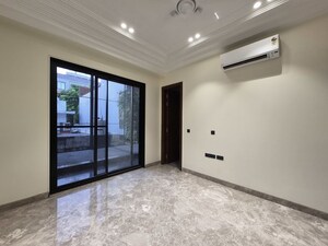 Room in 3 BHK Builder Floor at Sushant Lok I – for Rent