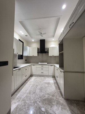 Team Area in 3 BHK Builder Floor at Sushant Lok I – for Rent