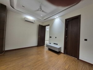 Room in 3 BHK Builder Floor at Sushant Lok I – for Rent