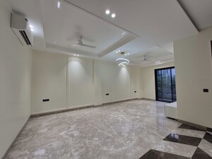 Room in 3 BHK Builder Floor at Sushant Lok I – for Rent