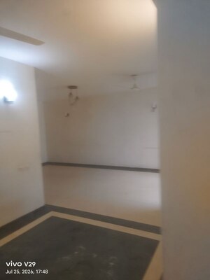Room in 3 BHK Apartment at Unitech Uniworld City, Sector 30 – for Sale