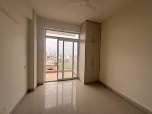 Room in 5 BHK Apartment at Indiabulls Enigma, Sector 110 – for Sale