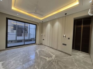 Room in 3 BHK Builder Floor at Sushant Lok I – for Rent