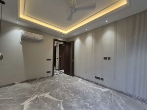 Room in 3 BHK Builder Floor at Sushant Lok I – for Rent