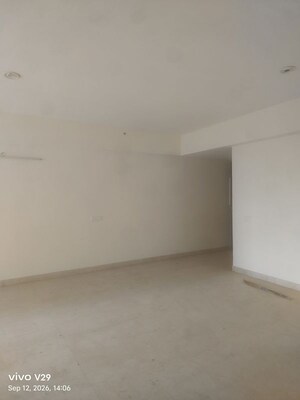 Room in 3 BHK Apartment at Unitech Uniworld City, Sector 30 – for Rent