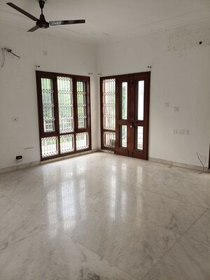 Room in 3 BHK Apartment at Mahagun Moderne, Sector 78 – for Rent