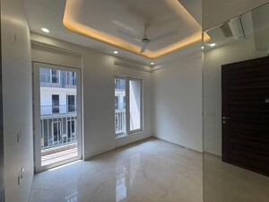 Room in 3 BHK Apartment at Smart World Orchard, Sector 61 – for Rent