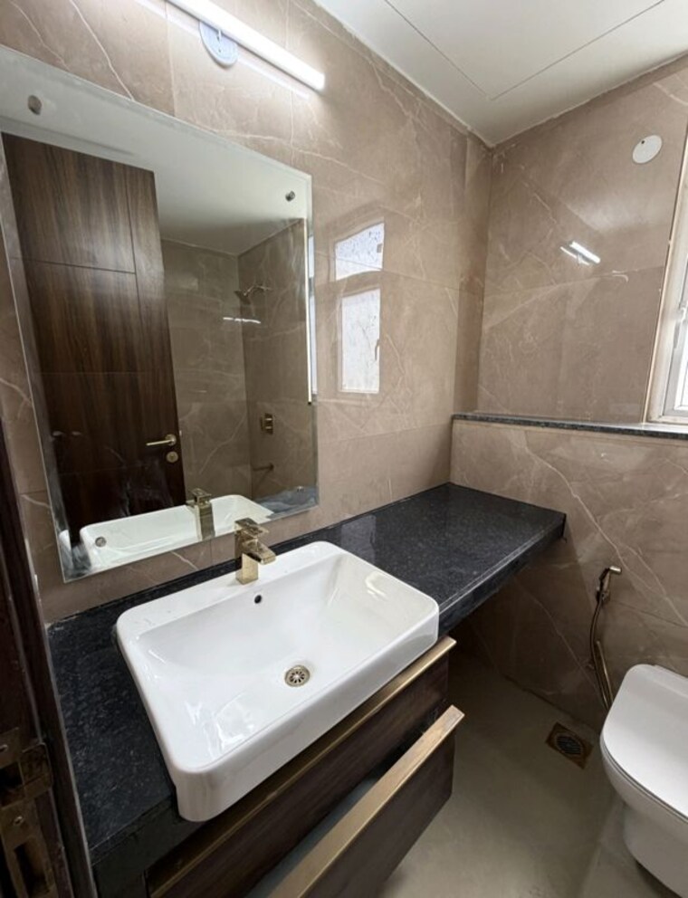Bathroom, smart-world-orchard 3 Bedroom 1680 Sq.Ft. Apartment In Sector 61 Gurgaon 10682594