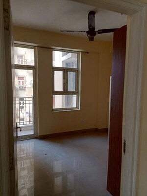 Room in 2 BHK Apartment at Shree Vardhman Mantra, Sector 67 – for Rent