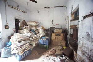 Living Room in  Shop at Naroda – for Sale