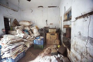 Living Room in  Shop at Naroda – for Sale