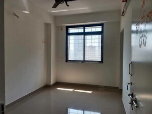 Room in 1 BHK Apartment at Saraswati Building Goregaon, Goregaon West – for Rent