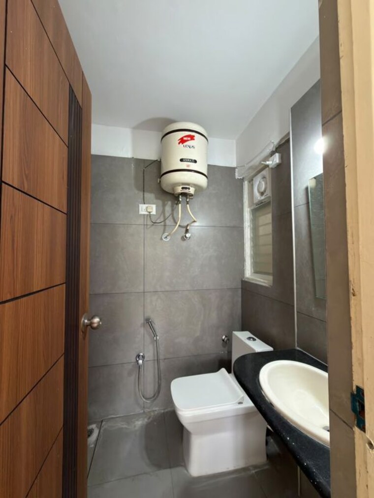 Bathroom, garden-apartments 3 Bedroom 1750 Sq.Ft. Apartment In Vittal Mallya Road Bangalore 10682621
