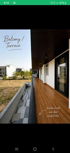 Balcony in 4 BHK Apartment at DLF Trinity Towers, Dlf Phase V – for Rent