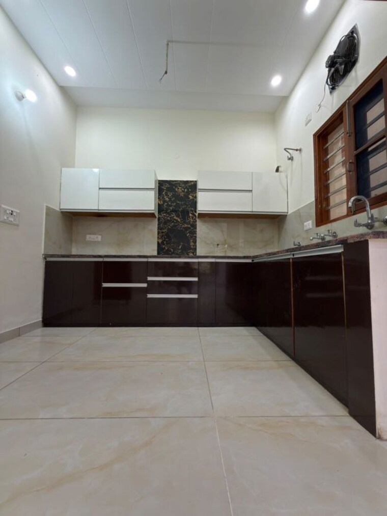 Kitchen, dlf-trinity-towers 4 Bedroom 2558 Sq.Ft. Apartment In Dlf Phase V Gurgaon 10682620