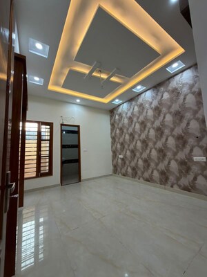 Staircase in 4 BHK Apartment at DLF Trinity Towers, Dlf Phase V – for Rent