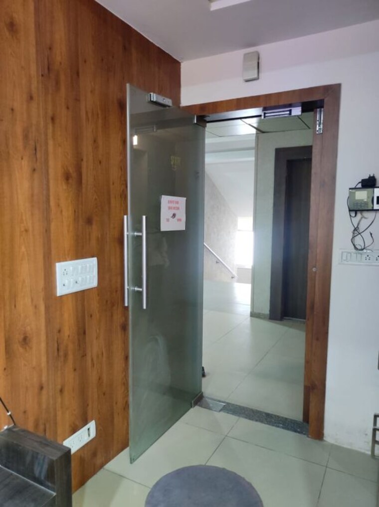 undefined, goyal-palladium Commercial Office Space 685 Sq.Ft. In Makarba Ahmedabad 10682637