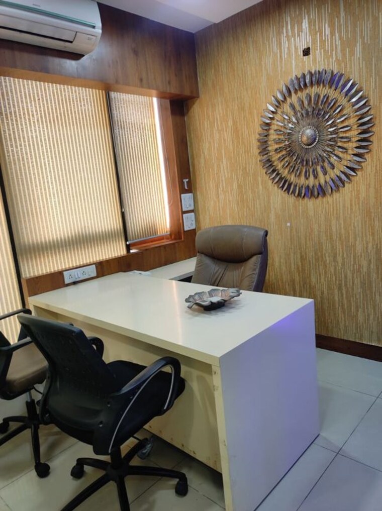Team Area, goyal-palladium Commercial Office Space 685 Sq.Ft. In Makarba Ahmedabad 10682637