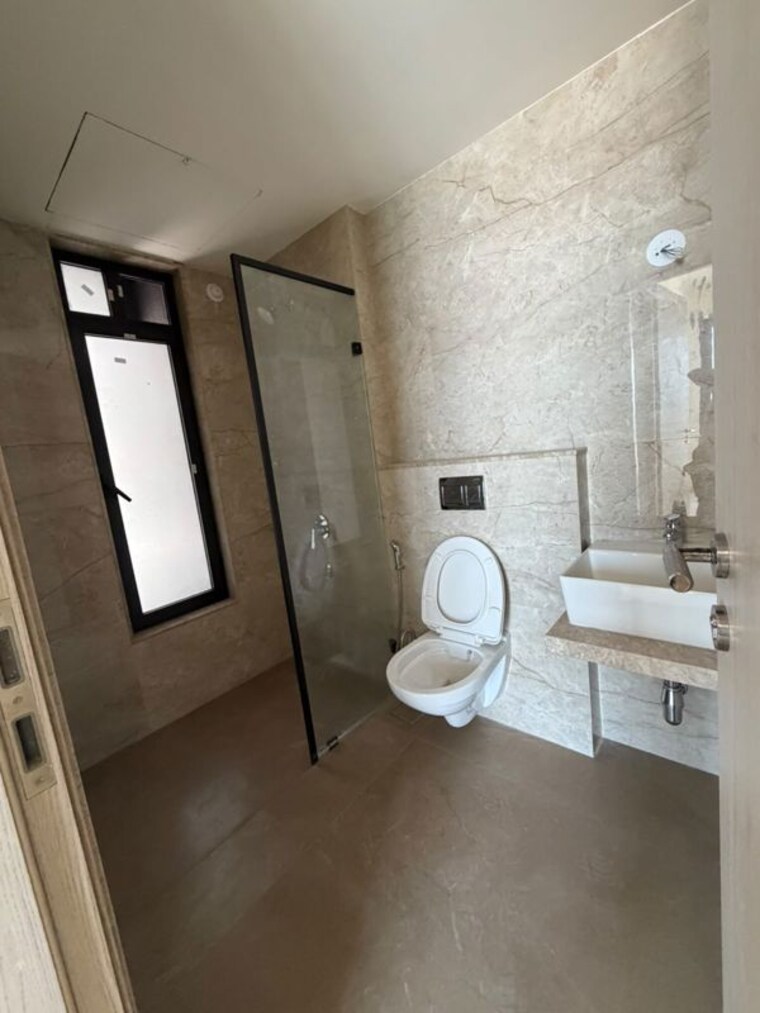 Bathroom, juhu 2 Bedroom 760 Sq.Ft. Apartment In Juhu Mumbai 10682659