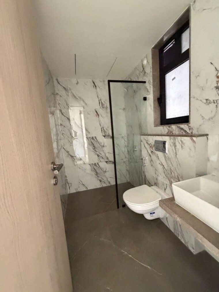 Bathroom, juhu 2 Bedroom 760 Sq.Ft. Apartment In Juhu Mumbai 10682659