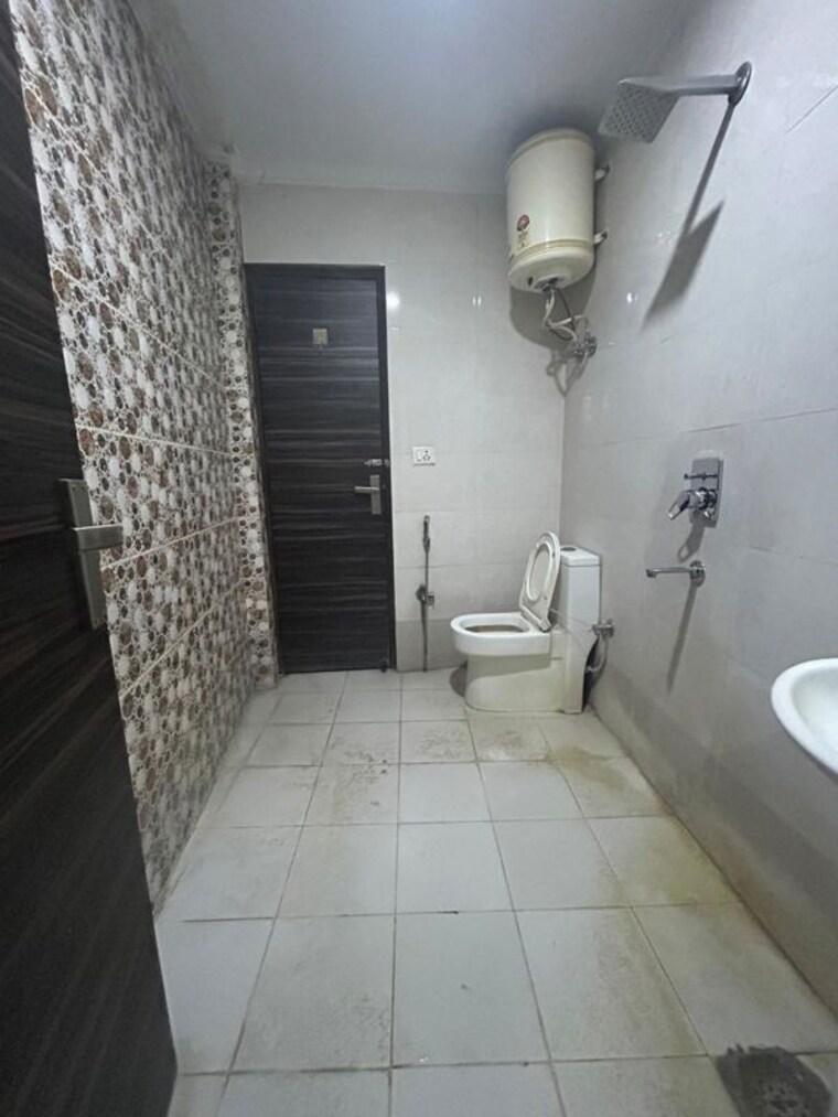 Bathroom, neb sarai 1 Bedroom 450 Sq.Ft. Builder Floor In Neb Sarai Delhi 10682657
