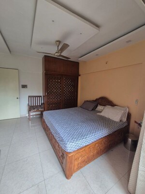 Bedroom in 2 BHK Apartment at Magarpatta Road – for Rent