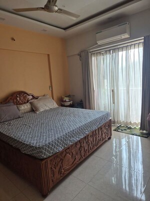 Bedroom in 2 BHK Apartment at Magarpatta Road – for Rent