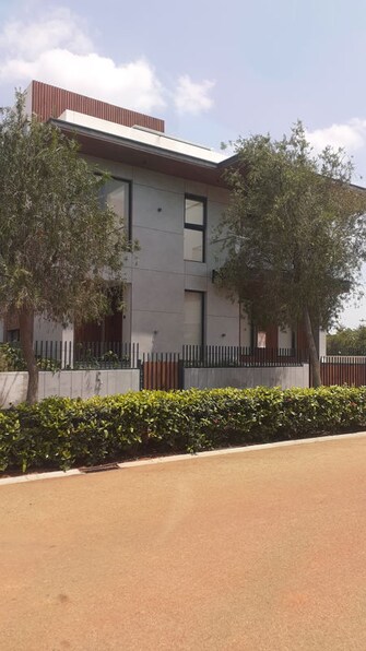 5 BHK +  5500 Sq.Ft. Villa in Embassy Springs Plots