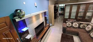 Hall in 3 BHK Apartment at Patrika Nagar – for Rent